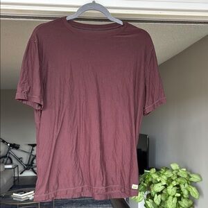Vuori Men's Short Sleeve T-Shirt - Burgundy